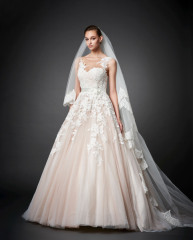 ウエディングドレス　タカミブライダル