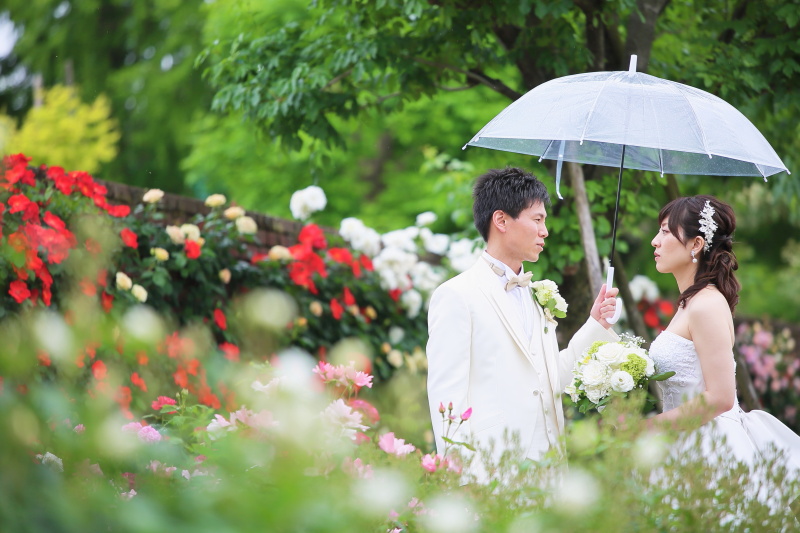 ビニール傘を使ってロマンティックに