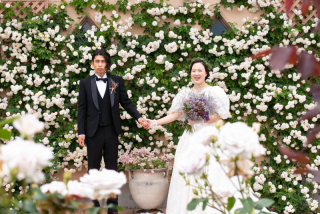 薔薇に囲まれて撮影