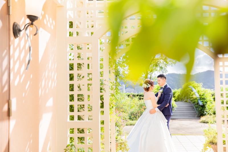 チャペル前はお二人で撮影