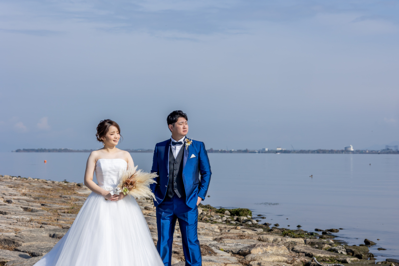 遠くを見つめキメ顔でワンショット