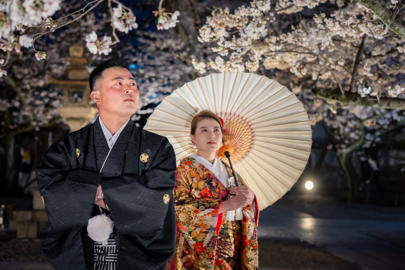 色打掛に羽織替えて豪華に