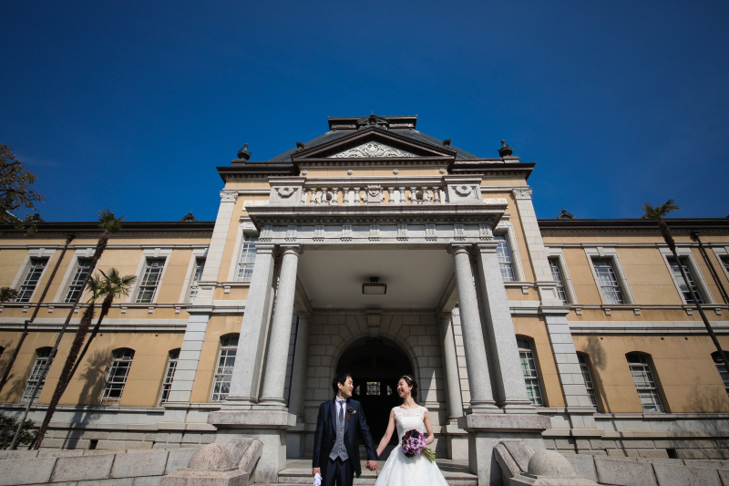 大迫力のレンガ造りの建物京都府庁旧本館の前で