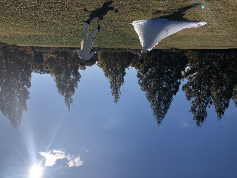 広大な芝生を利用して弾けたシーンで撮影です