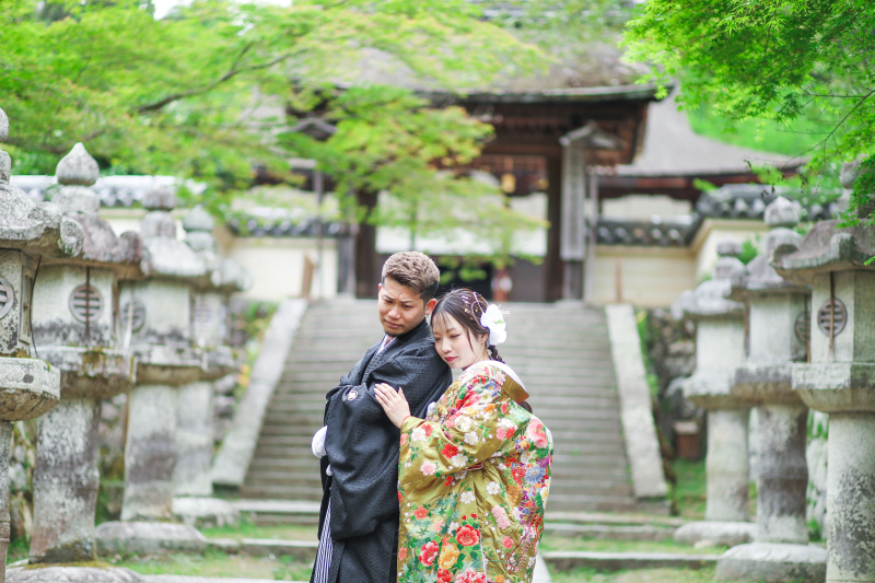 お二人でしっとりとしたポーズ