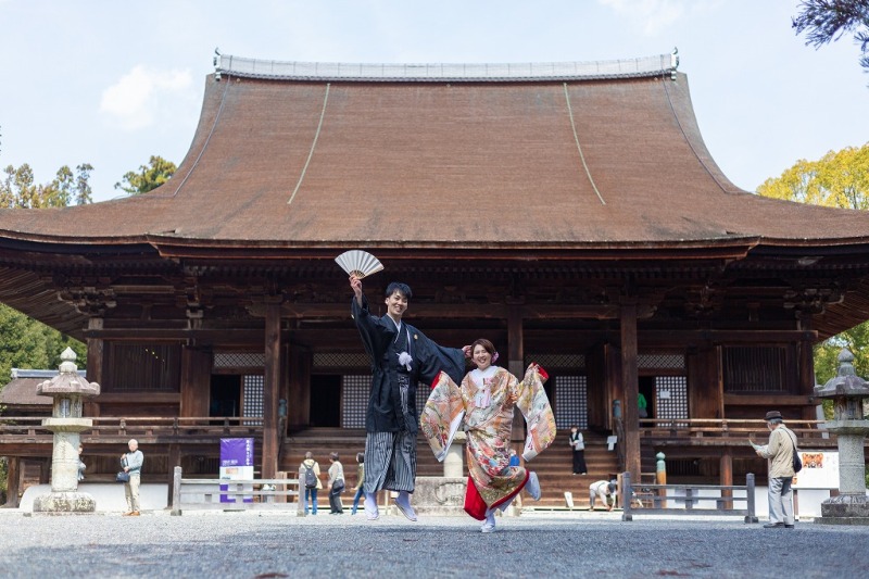 本堂の前で今日一番のジャンプ!!