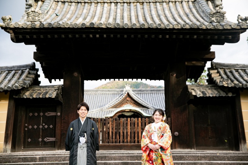 隨心院の藥医門で撮影です