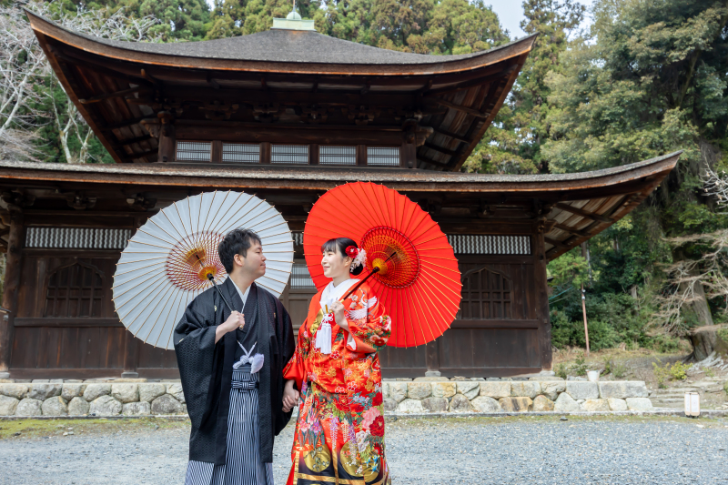 見つめあいながら