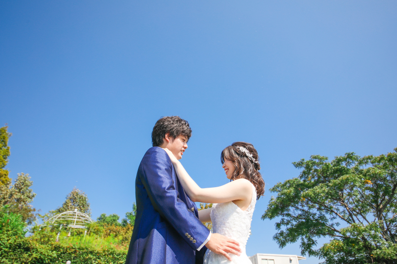 眩しいほどの青い空の真下で・・