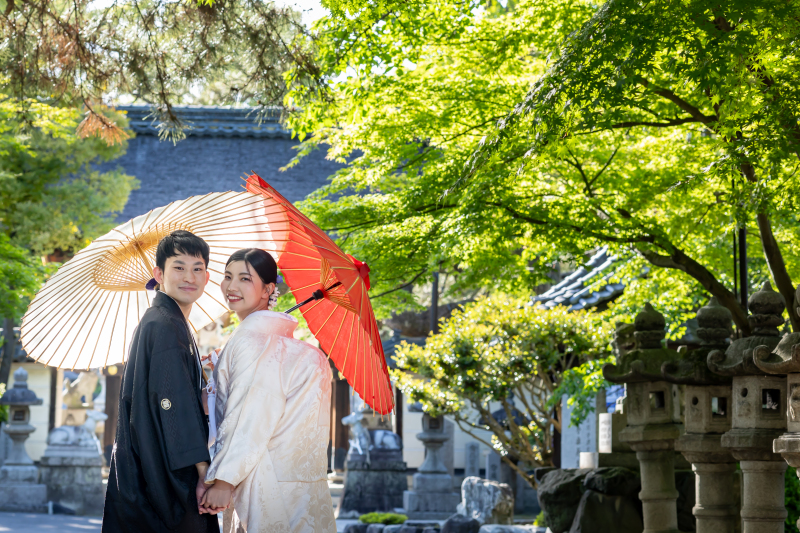 番傘を使って振り返り美人・・・