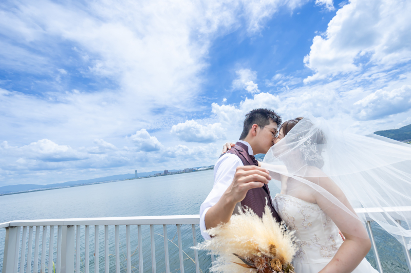 風を使ってベールをなびかせ・・・