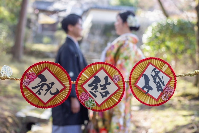 お二人の手作りのガーランドで撮影です