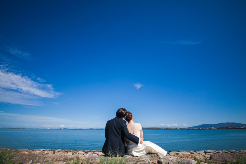 天高い青空の下　真っ青な琵琶湖と撮影