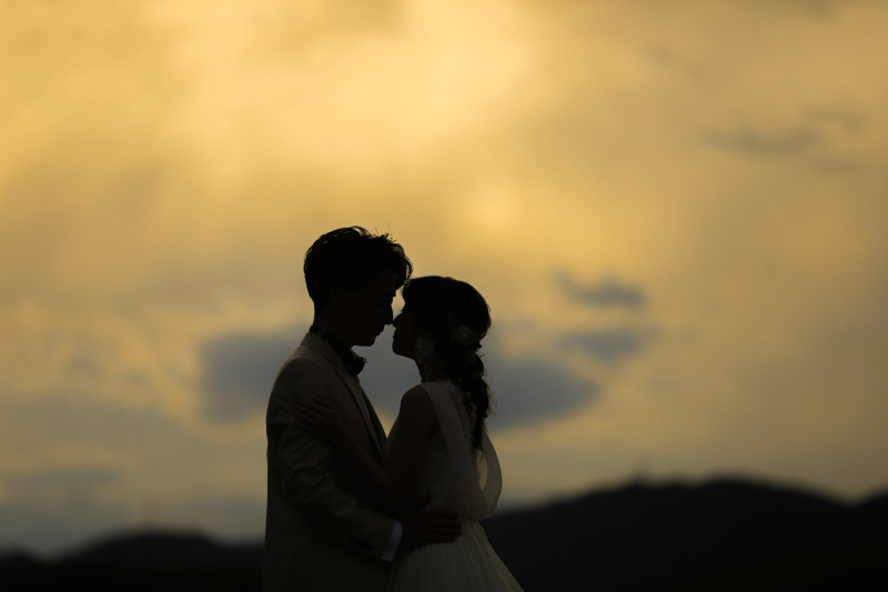 夕日をバックにシルエット撮影