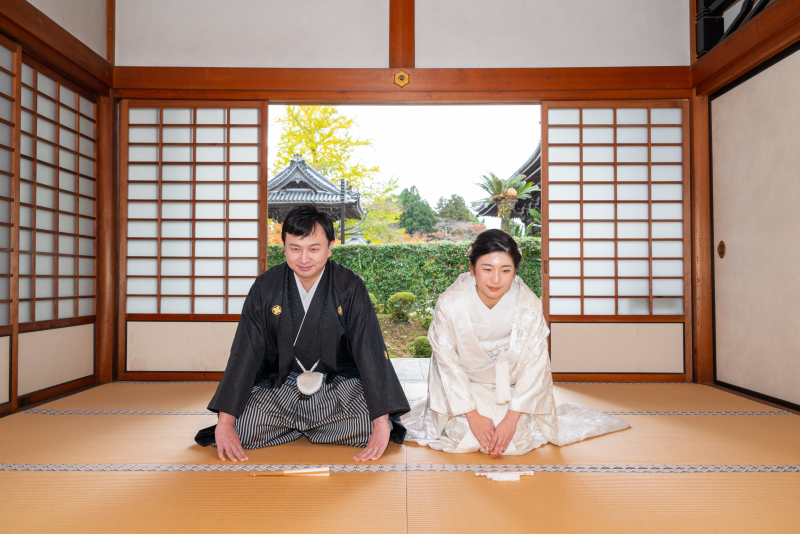 お座敷での正座スタイル撮影です