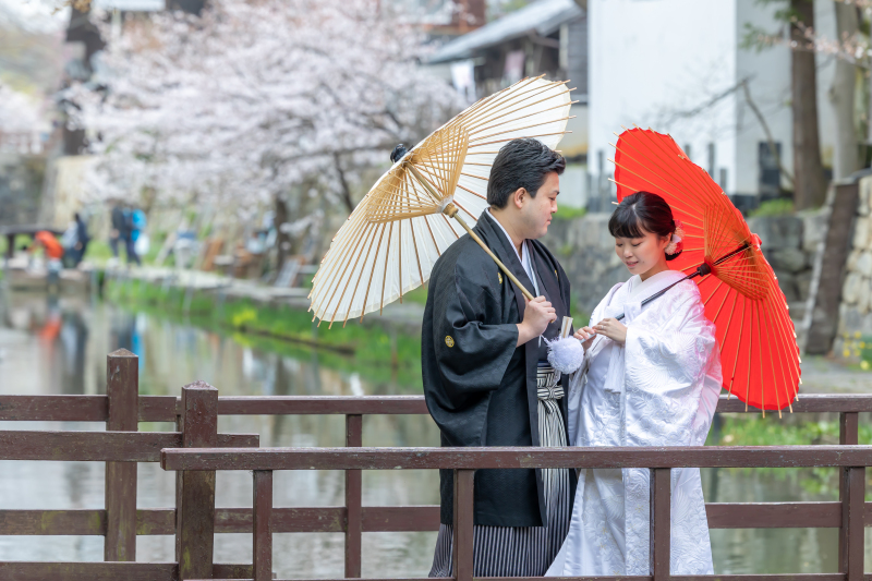 番傘を使ってしっとりと撮影