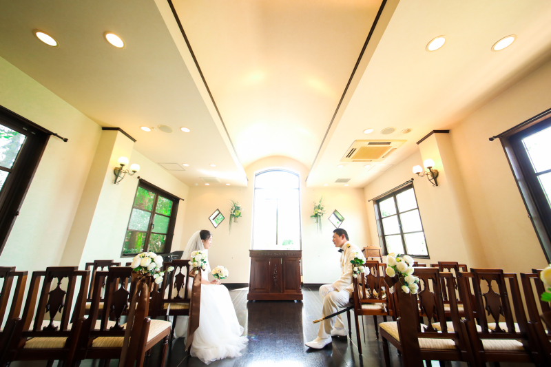 チャペル内でお二人の自然なショットに・・・