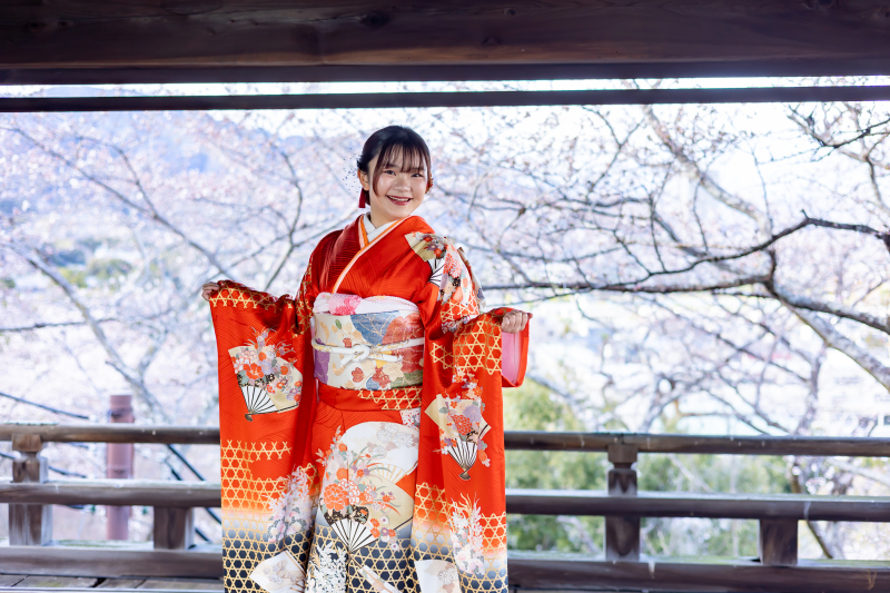 お母様の振袖で華やかに・・・