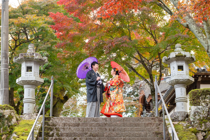 階段下からのお二人も絵になります