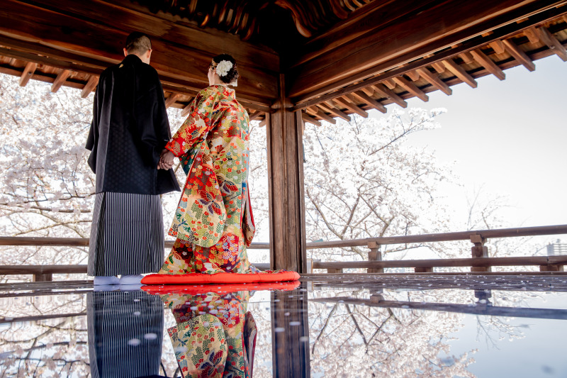 後ろ姿から幸せオーラが溢れています