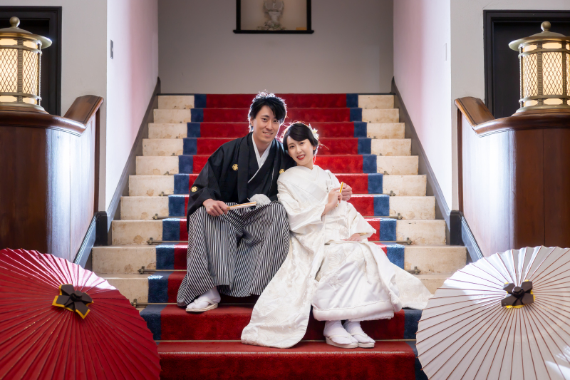 琵琶湖大津館のメイン階段で