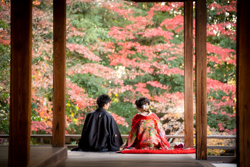 紅葉を二人締めしての撮影です