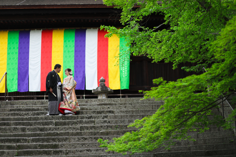 三井寺の本堂が見渡せる階段で・・・