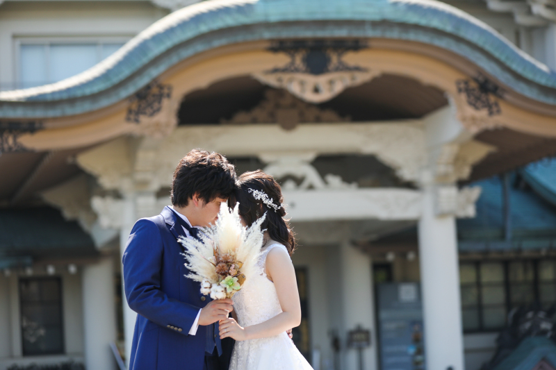 びわ湖大津館のエントランスで