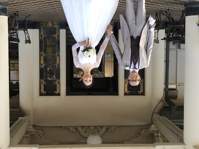 レトロなびわ湖大津館の前で仲良く…