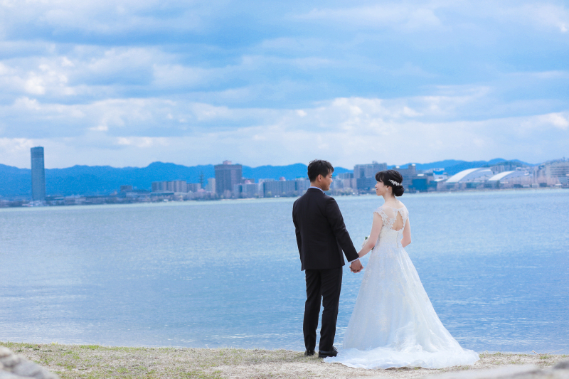 青空の下琵琶湖で撮影です