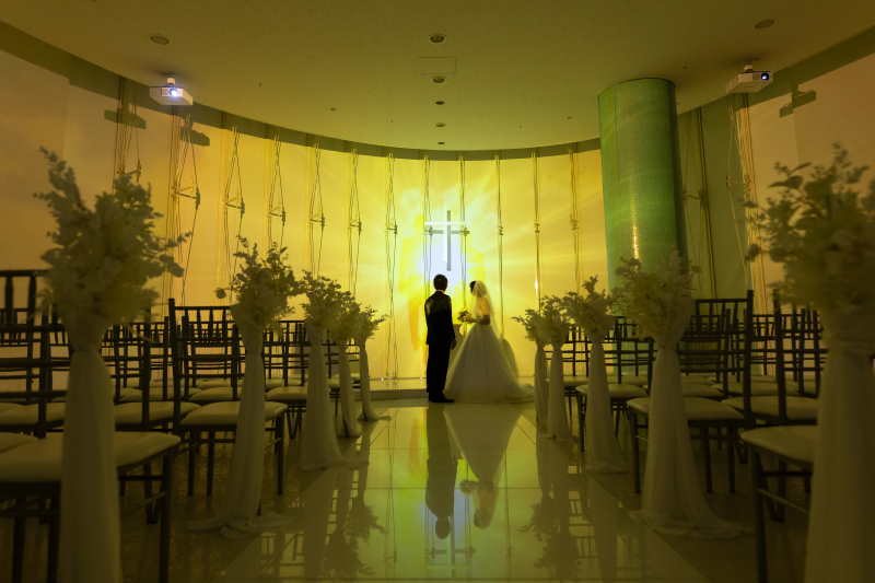 チャペルでロマンチックフォト