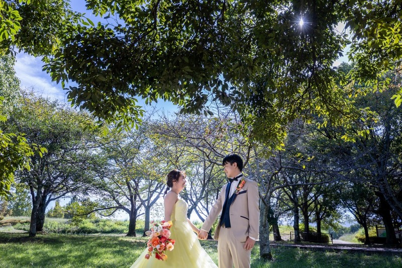 【大自然に囲まれたロケーションで洋装撮影】　ウエディングフォトプラン　ヘアーメイク・着付け・データ150カット付き