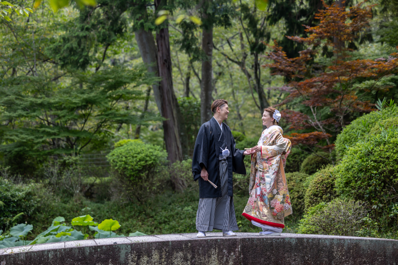 和装を着て滋賀・京都の神社仏閣を堪能できるプランです！数多くの衣裳からお選びいただけます♬白無垢・色打掛のどちらでも対応