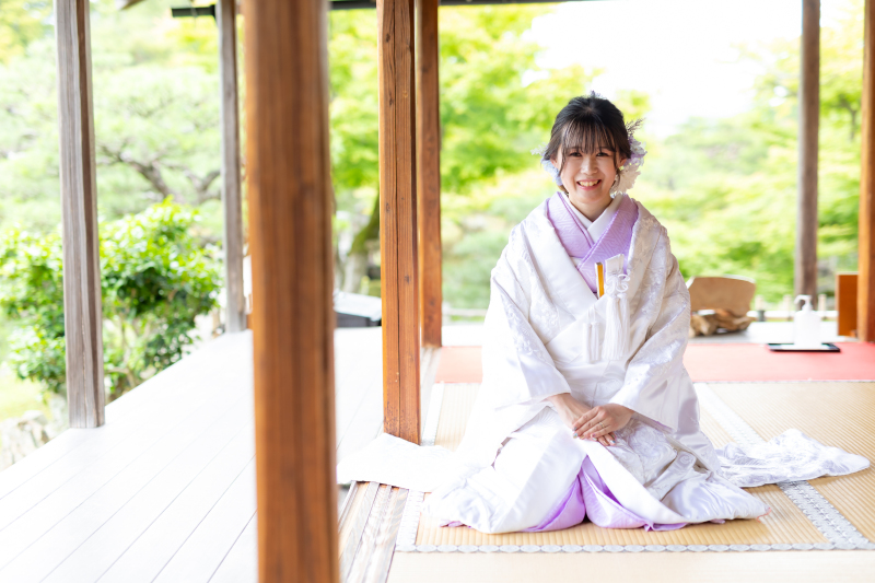 白無垢はそのまま・・赤・ブルー・くすみカラーであなた色の写真を!一気に”今っぽく”また”私らしい”で世界にひとつの白無垢フォト