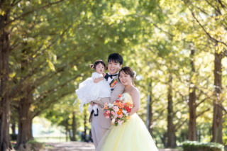 ドレスを着て家族とフォト撮影ができるプランです♪ウエディングドレスorカラードレスでお選びいただけます