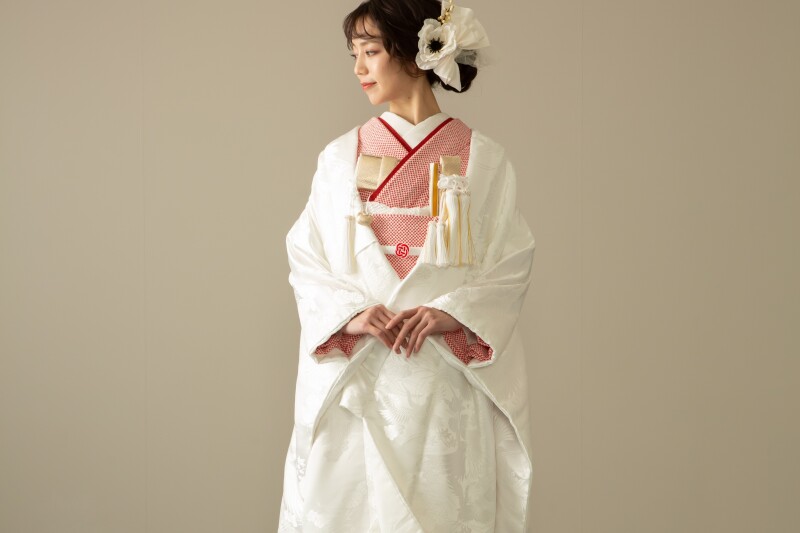 白無垢はそのまま・・赤・ブルー・くすみカラーであなた色の写真を!一気に”今っぽく”また”私らしい”で世界にひとつの白無垢フォト