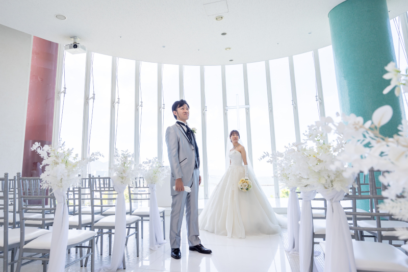 憧れのホテルのチャペル撮影♬結婚式場にて本番さながらの撮影が可能です！撮影データ・ヘアーメイク・着付け付けがついています