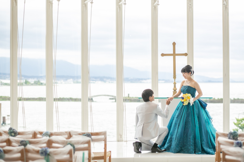 憧れのホテルのチャペル撮影♬結婚式場にて本番さながらの撮影が可能です！撮影データ・ヘアーメイク・着付け付けがついています