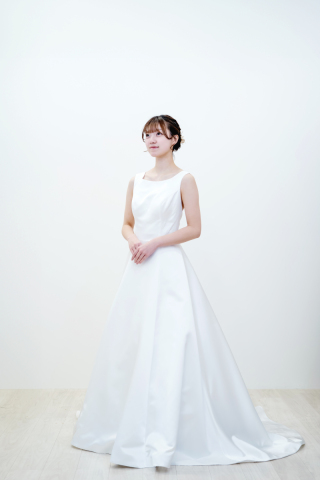 シンプルサテンドレス