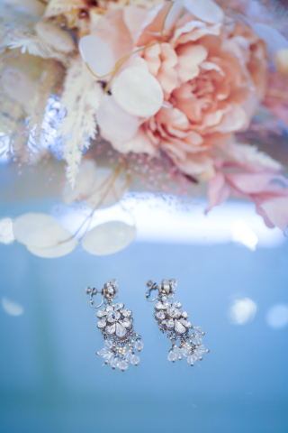 大ぶりビジューイヤリング