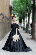 ブラックドレス（パフ付き）