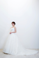 花刺繍のレースドレス