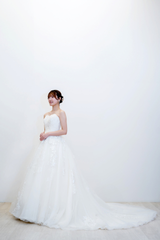 花刺繍のレースドレス