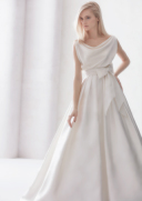 ウェディングドレス　スレンダー