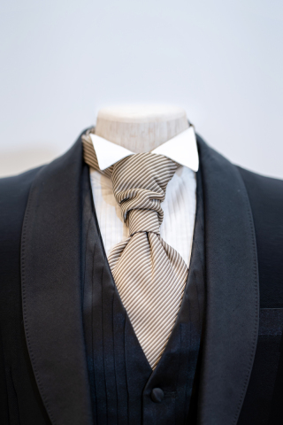 ベージュストライプネクタイ