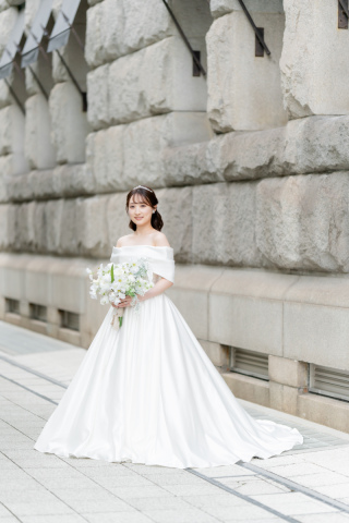 オフショル付きサテンドレス