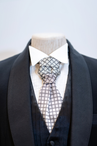 ホワイトチェックネクタイ