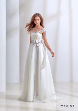 ウェディングドレス　スレンダー