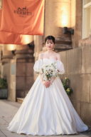 パフ付きサテンドレス