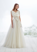 ウェディングドレス　スレンダー